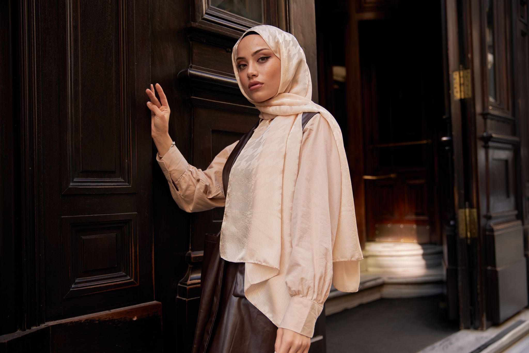 Kazayağı Desen Jakar Şal - Bej - Organic ScarfsOrganic Scarfs