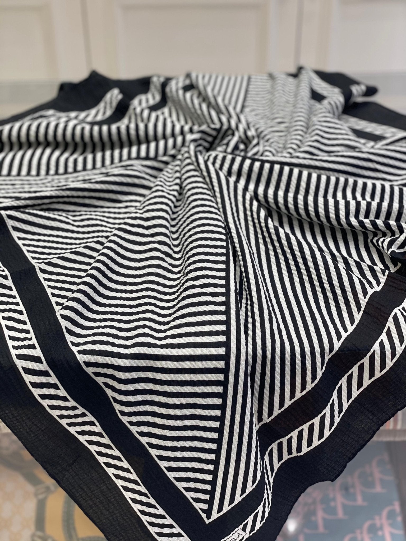 Siyah Beyaz Eşarp - Çizgili - Organic ScarfsOrganic Scarfs