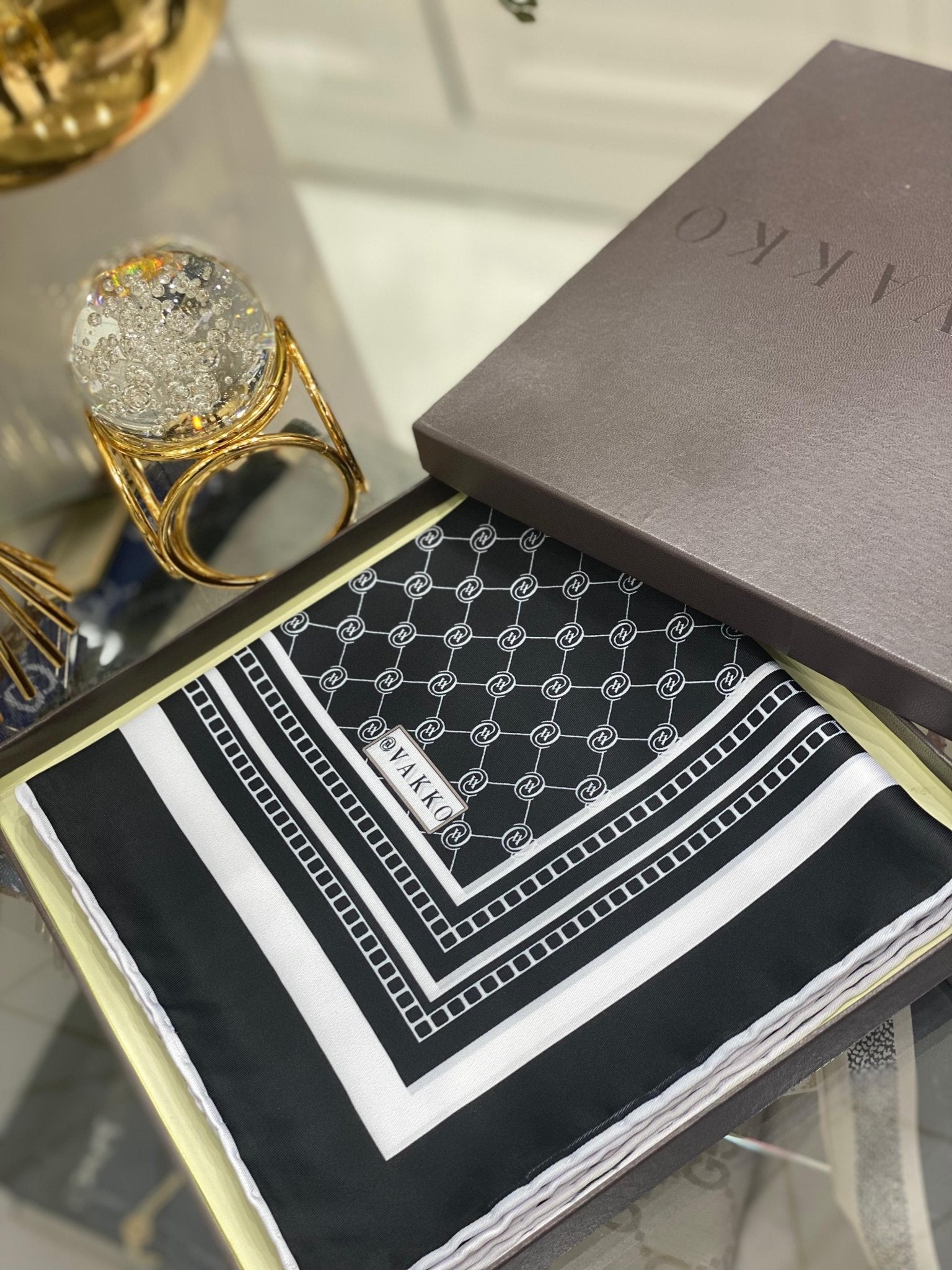 Vakko Desen Eşarp - Siyah - Beyaz - Organic ScarfsOrganic Scarfs