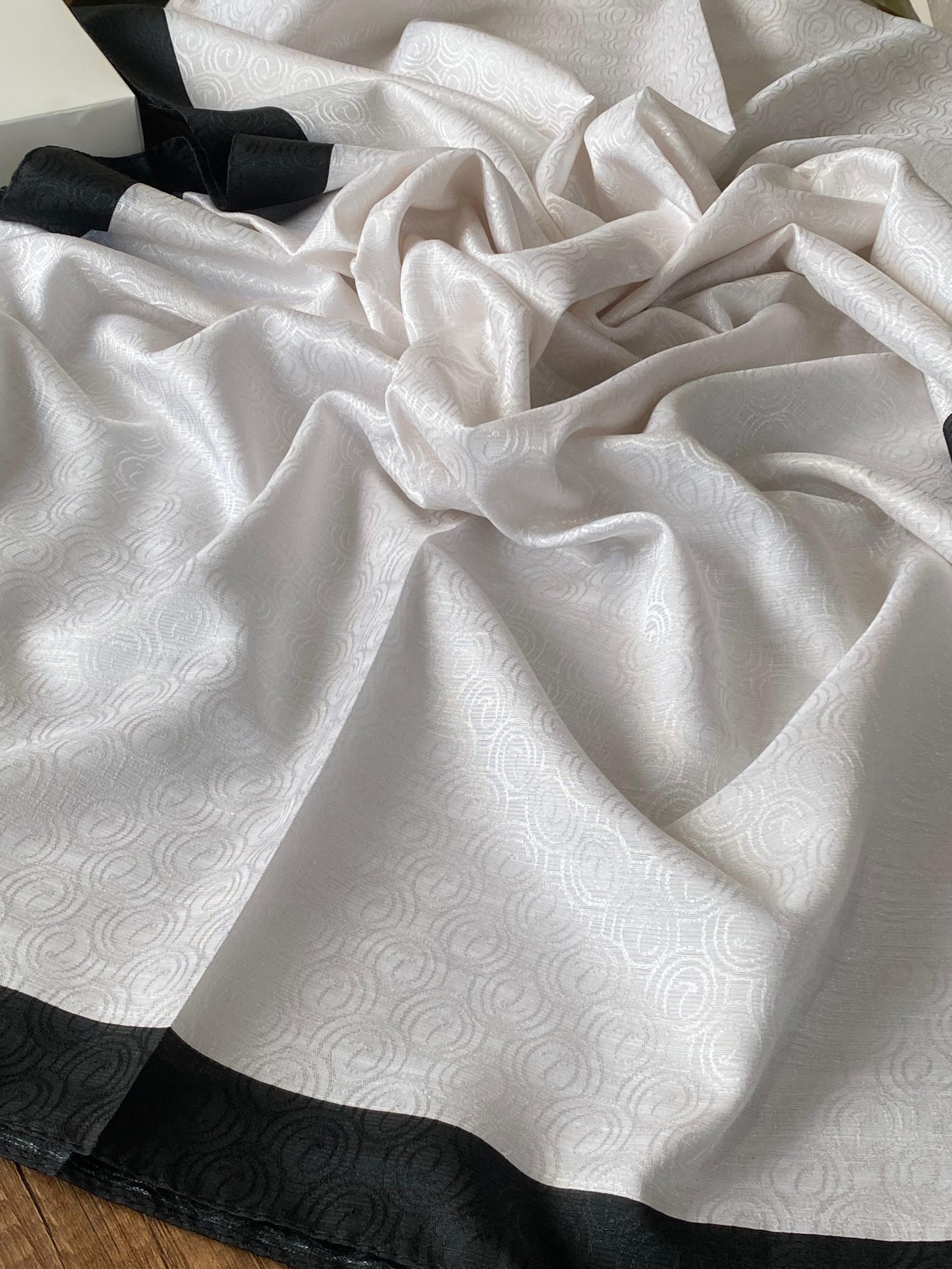 Levidor Monogram Şal-Ekru - Görsel 2