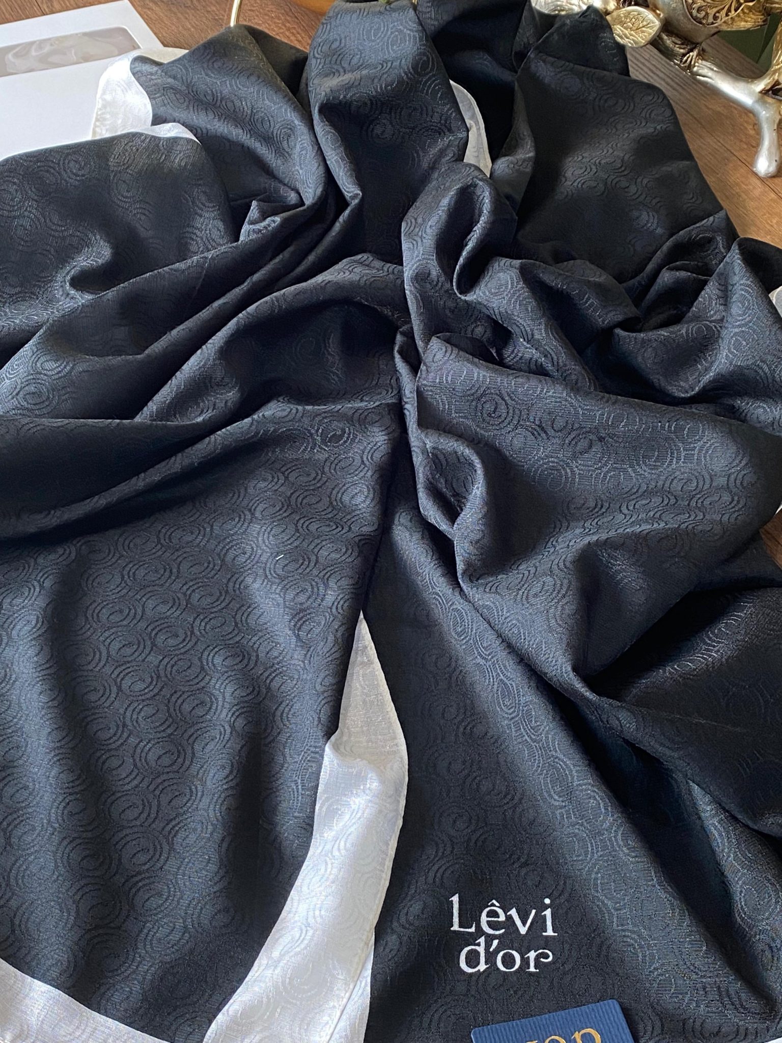 Levidor Monogram Şal - Siyah - Görsel 2