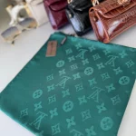 İthal Lv Jakar İpek Eşarp 44116 - Zümrüt