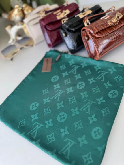 İthal Lv Jakar İpek Eşarp 44116 - Zümrüt