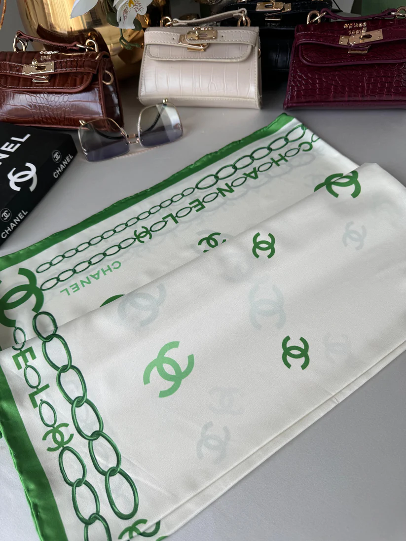 Chanel Saten İpek Eşarp 44124 - Benetton