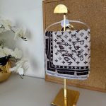 Louis Vuitton İmzalı Twill İpeksi Eşarp 491492 - Lavanta