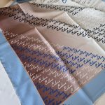 COLOR PLUS YAZILI &100 İPEK EŞARP 145631- BEBE MAVİSİ