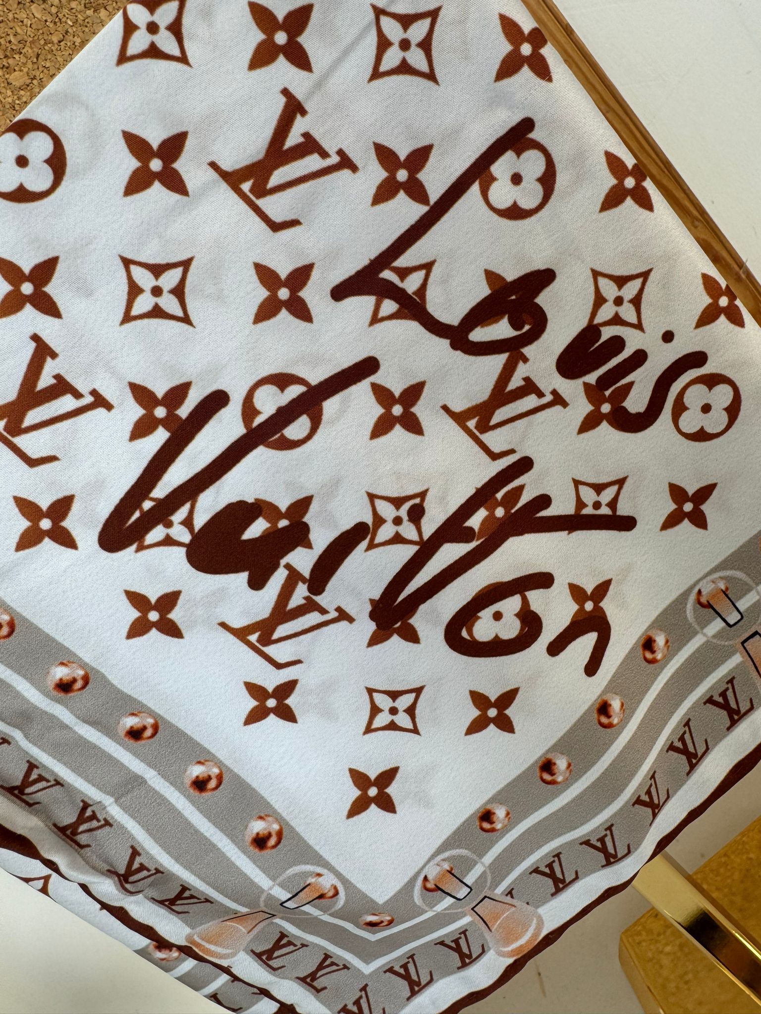 Louis Vuitton İmzalı Twill İpeksi Eşarp 491492 - Caramel - Görsel 2