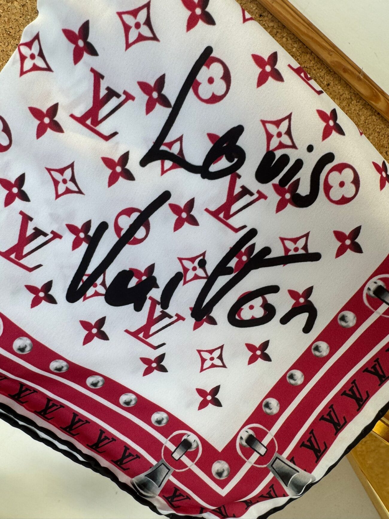 Louis Vuitton İmzalı Twill İpeksi Eşarp 491492 - Fuşya - Görsel 2