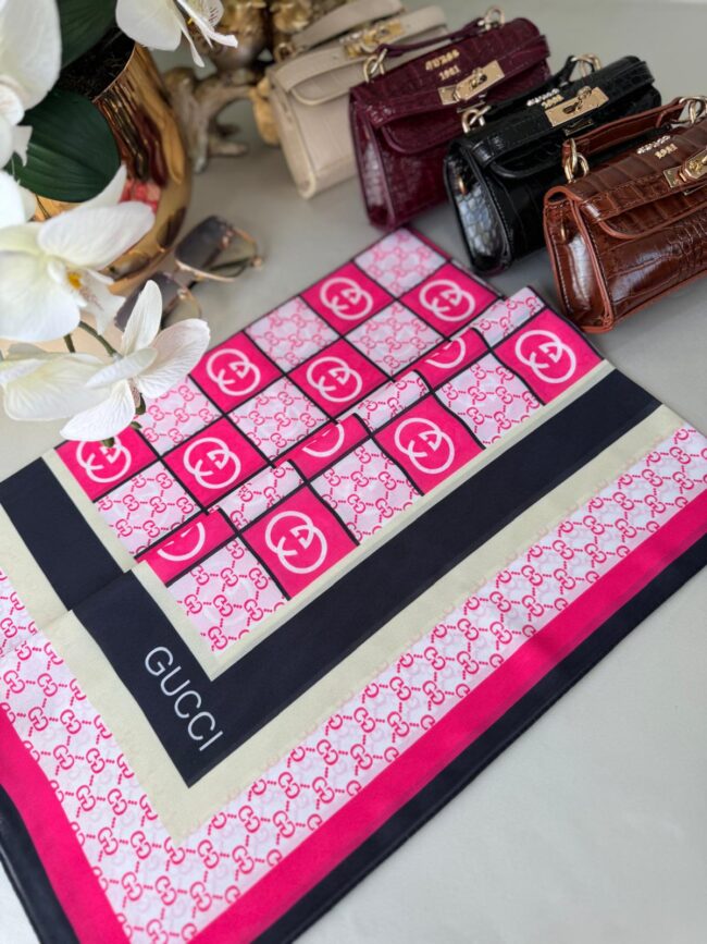 Gucci Krep İpek Eşarp 44125 - Fuşya