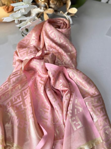 Fendi Çift Taraflı İpeksi Jakar Şal 614451 - Pudra