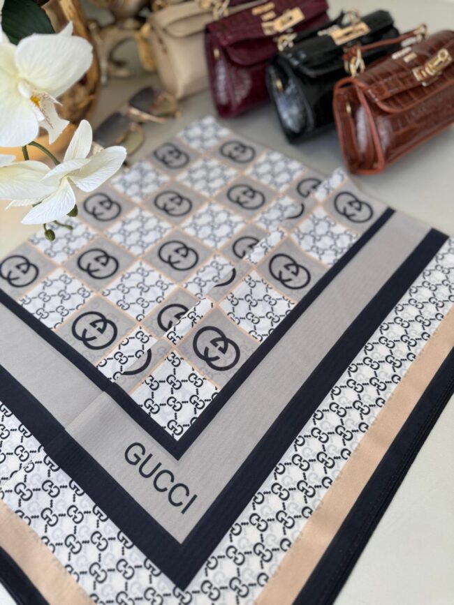 Gucci Krep İpek Eşarp 44125 - Vizon