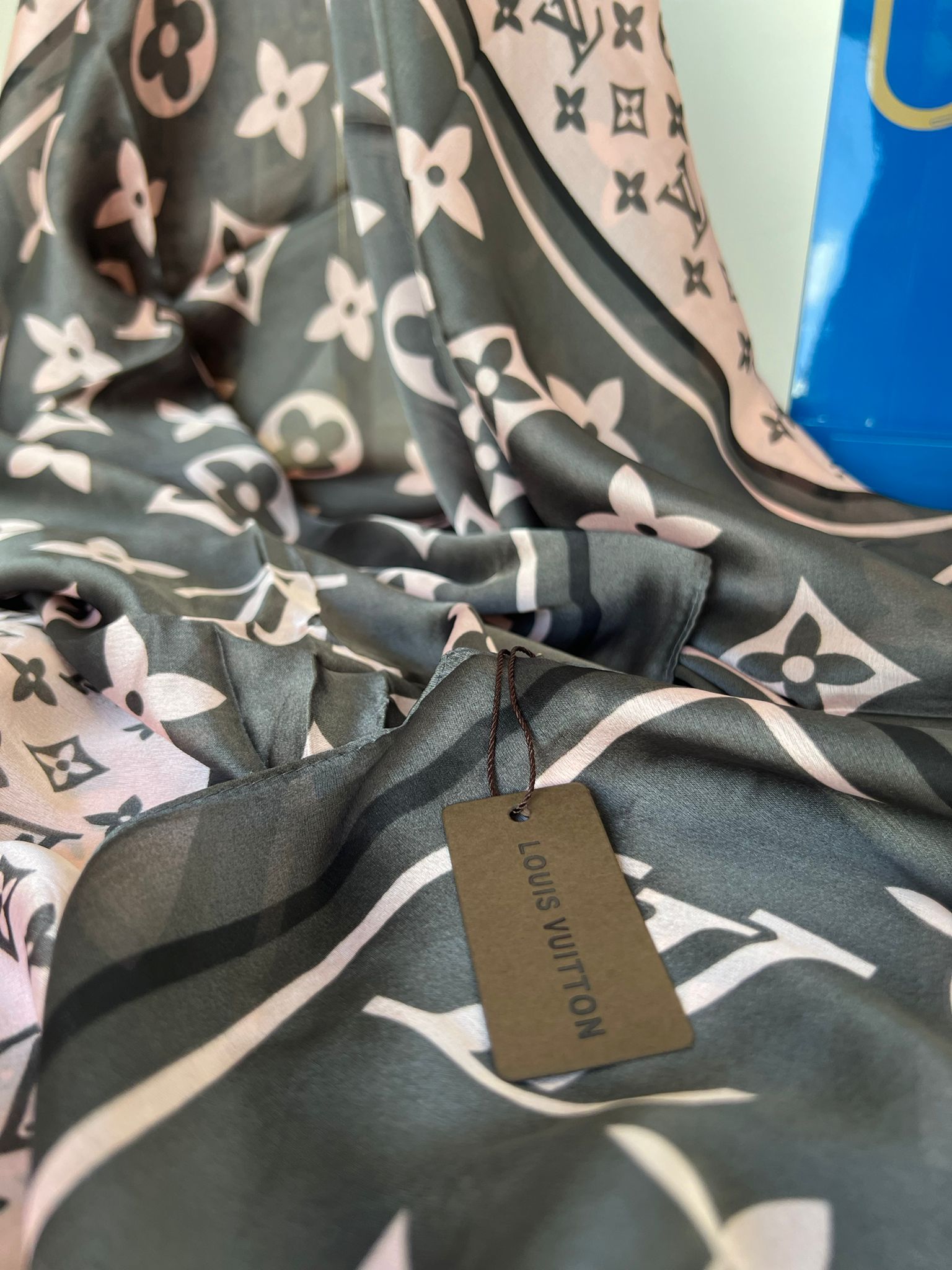 Louis Vuitton Monogram İthal Vual İpek Şal 014461 - Pembe/Antrasit - Görsel 2