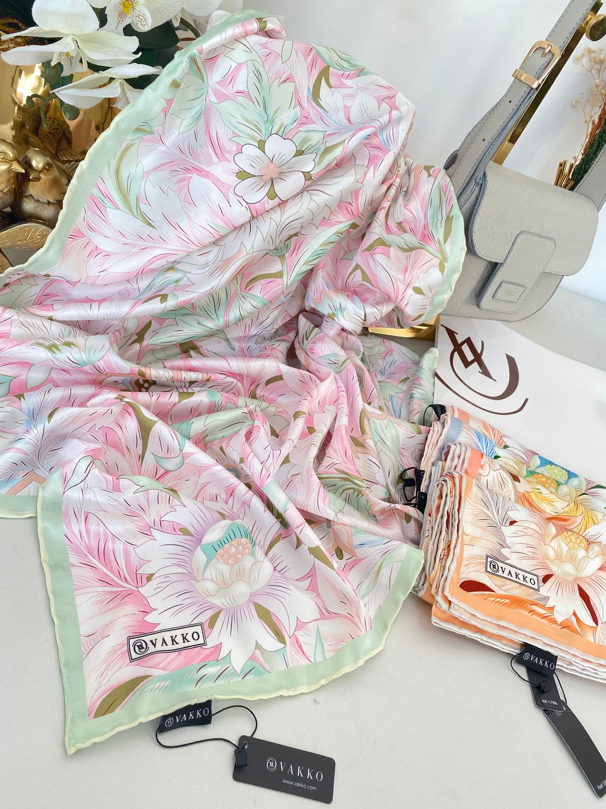 Vakko Çiçek Desen Twill Eşarp 77006 - Ada Çayı