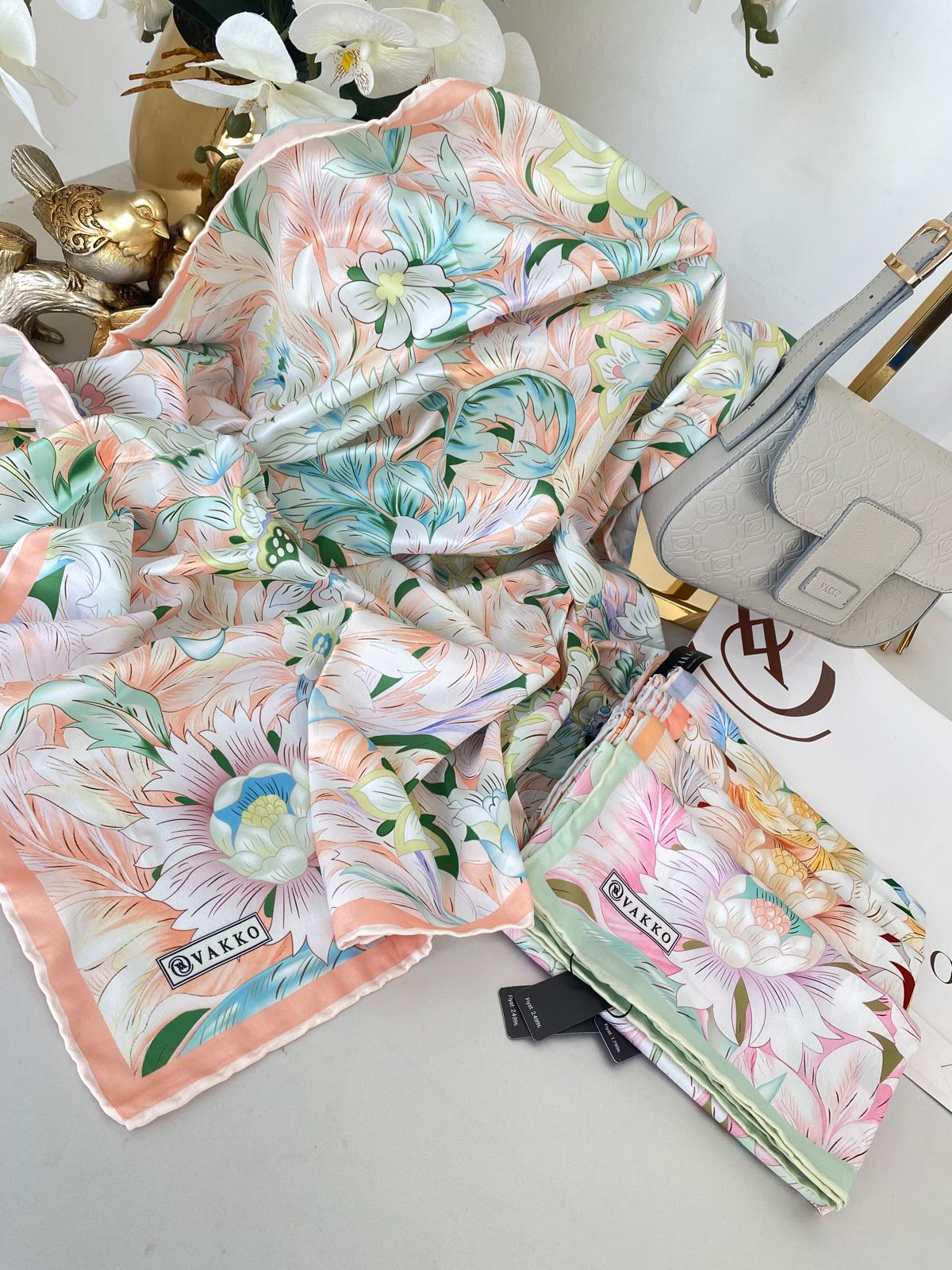 Vakko Çiçek Desen Twill Eşarp 77006 - Kavun