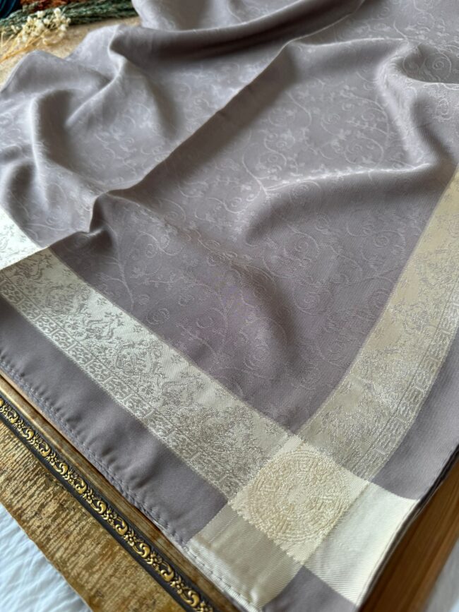 Versace Desenli İtalyan Eşarp 93584 - Vizon