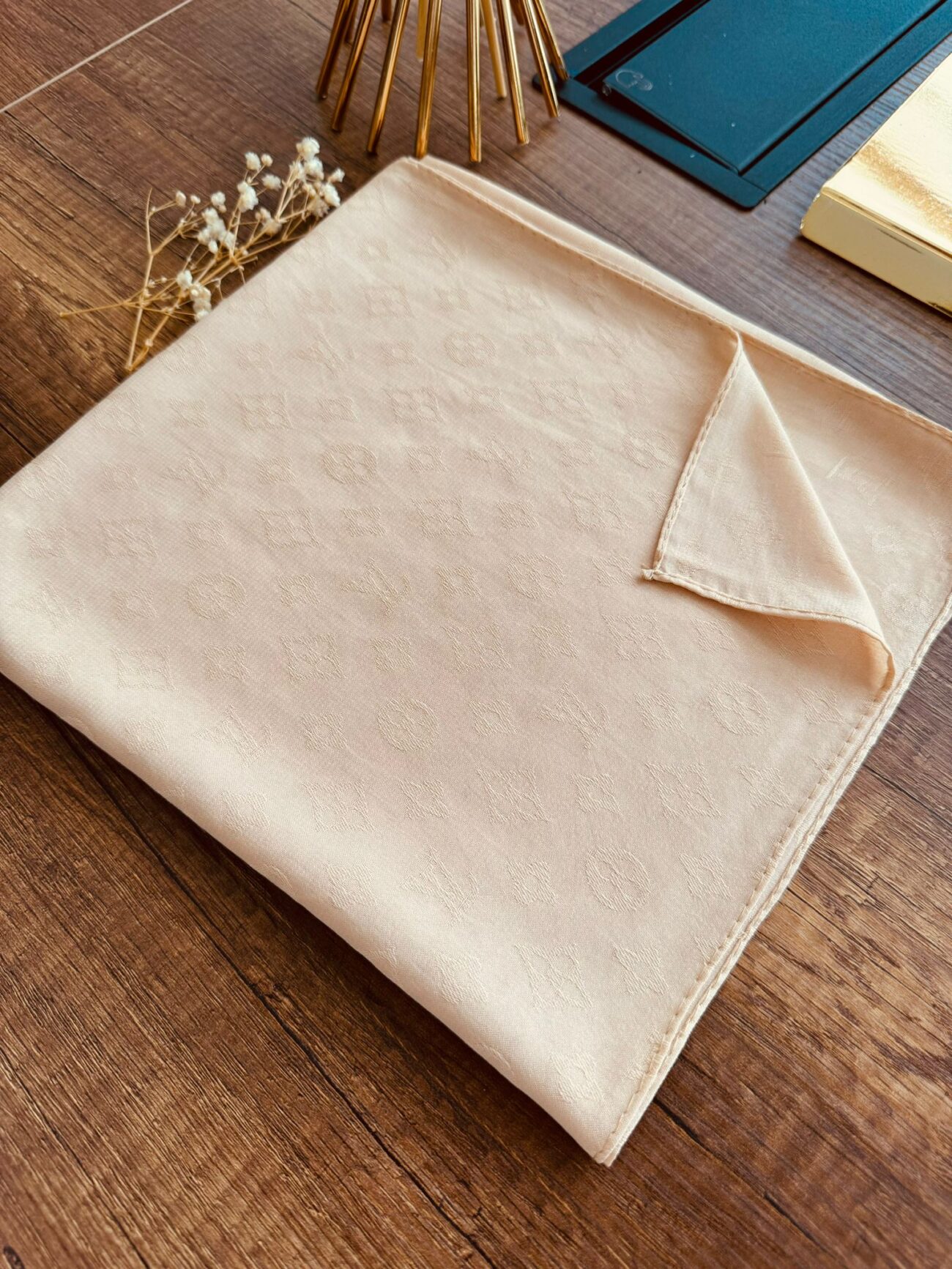 LV Krep Kraş Jakar Eşarp 50971 - Bej