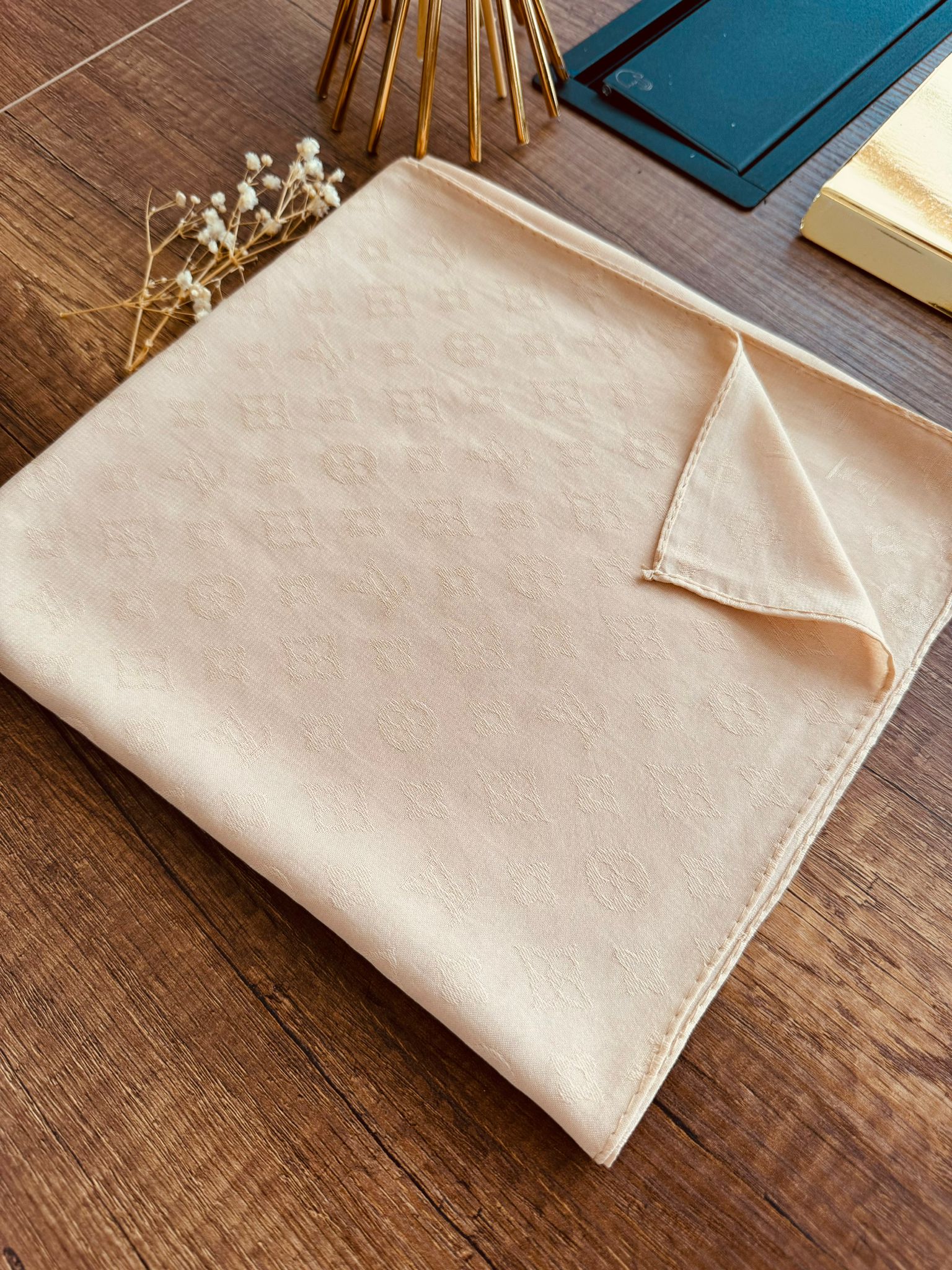 LV Krep Kraş Jakar Eşarp 50971 - Bej