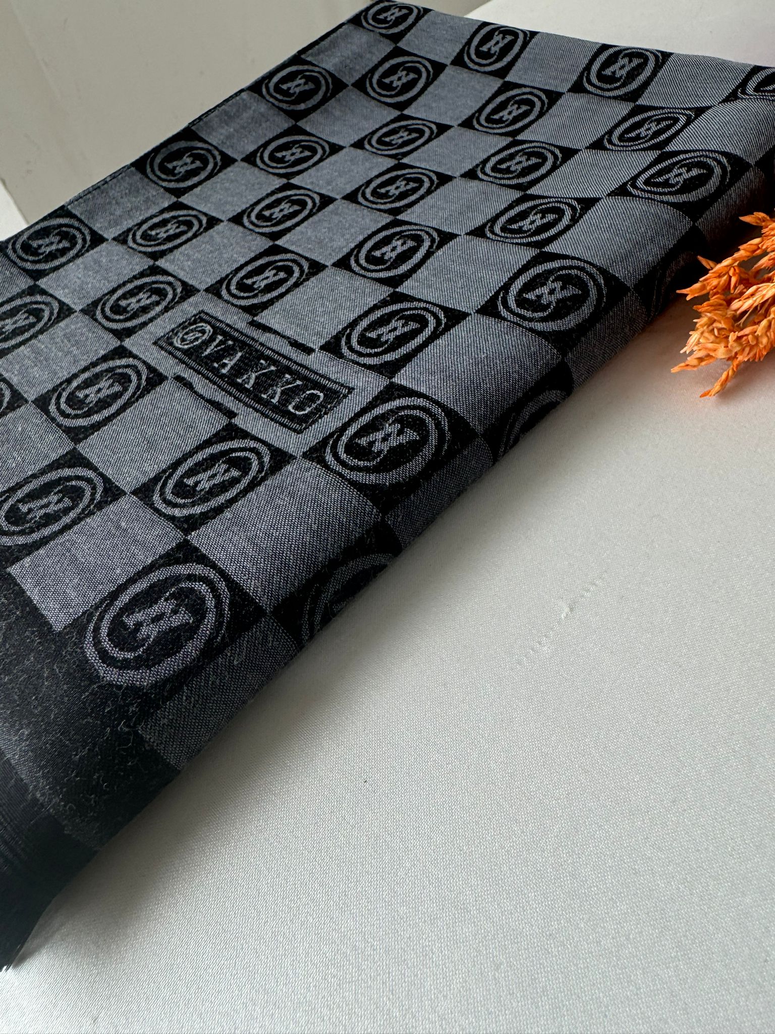 Vakko Çift Taraflı İtalyan Pamuk İpek Şal 96512 – Antrasit - Görsel 2