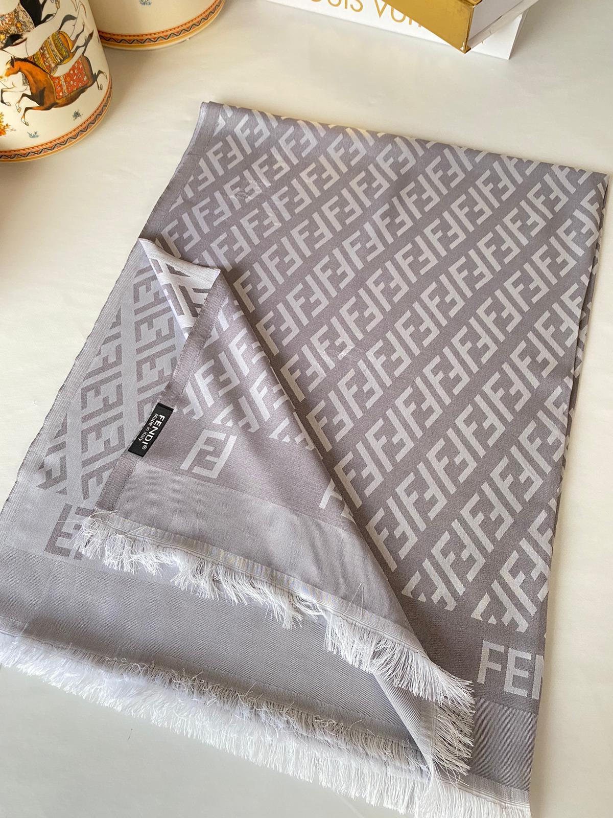 Fendi Desenli İpek Kaşmir Çift Taraflı Şal 78001 - Gümüş - Görsel 3