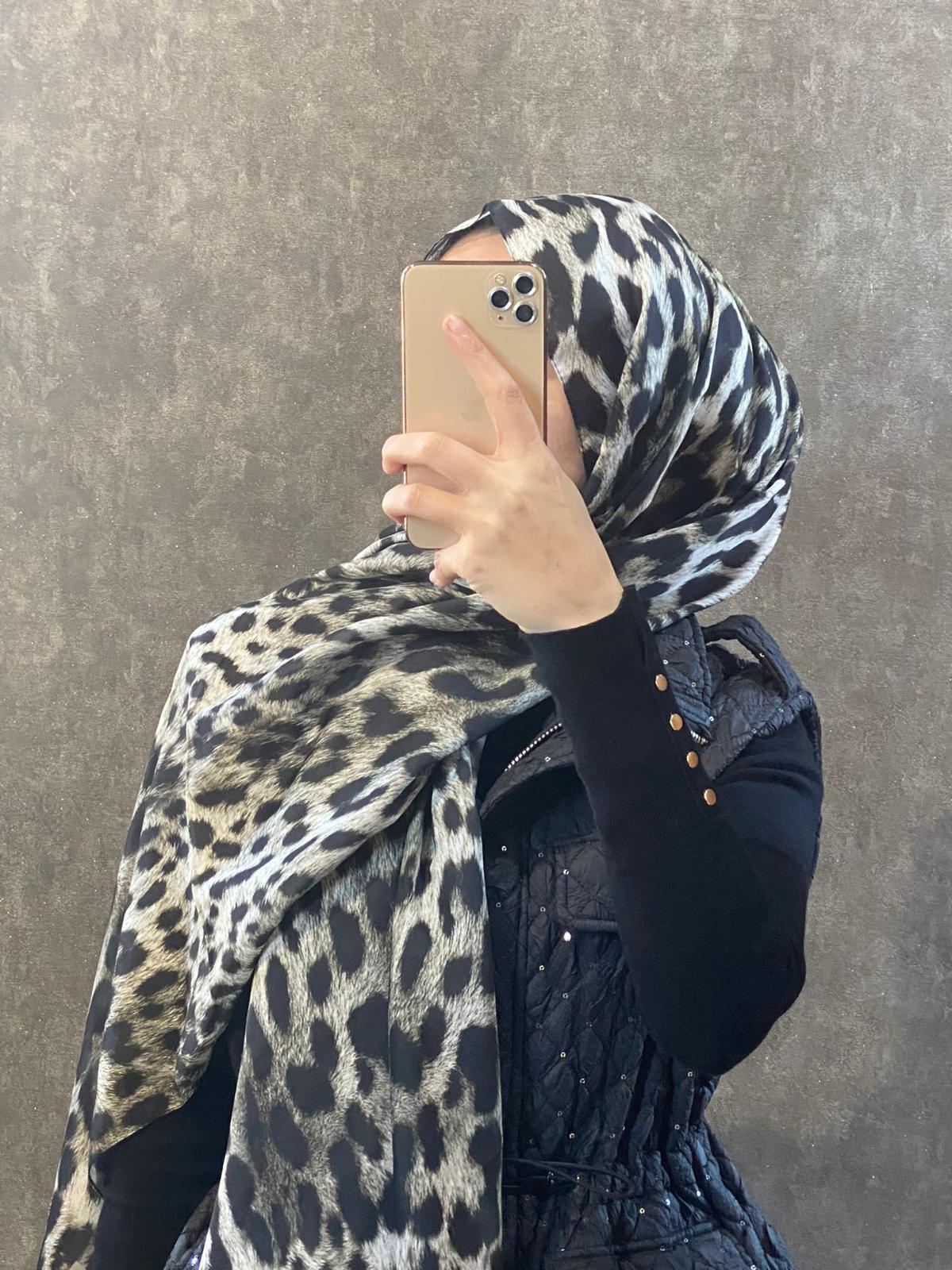 Leopar Desen Pamuk İpek Şal 44110 - Soft Yeşil - Görsel 2