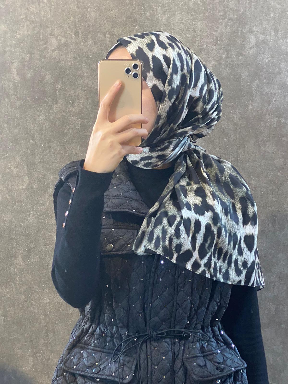 Leopar Desen Pamuk İpek Şal 44110 - Soft Yeşil - Görsel 4