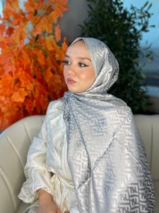 İthal Fendi Pamuk Yün İpek Şal 49101 - Gümüş