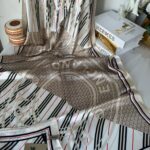 Burberry Çift Taraflı İthal Vual İpel Şal 78631 - Latte -Bej