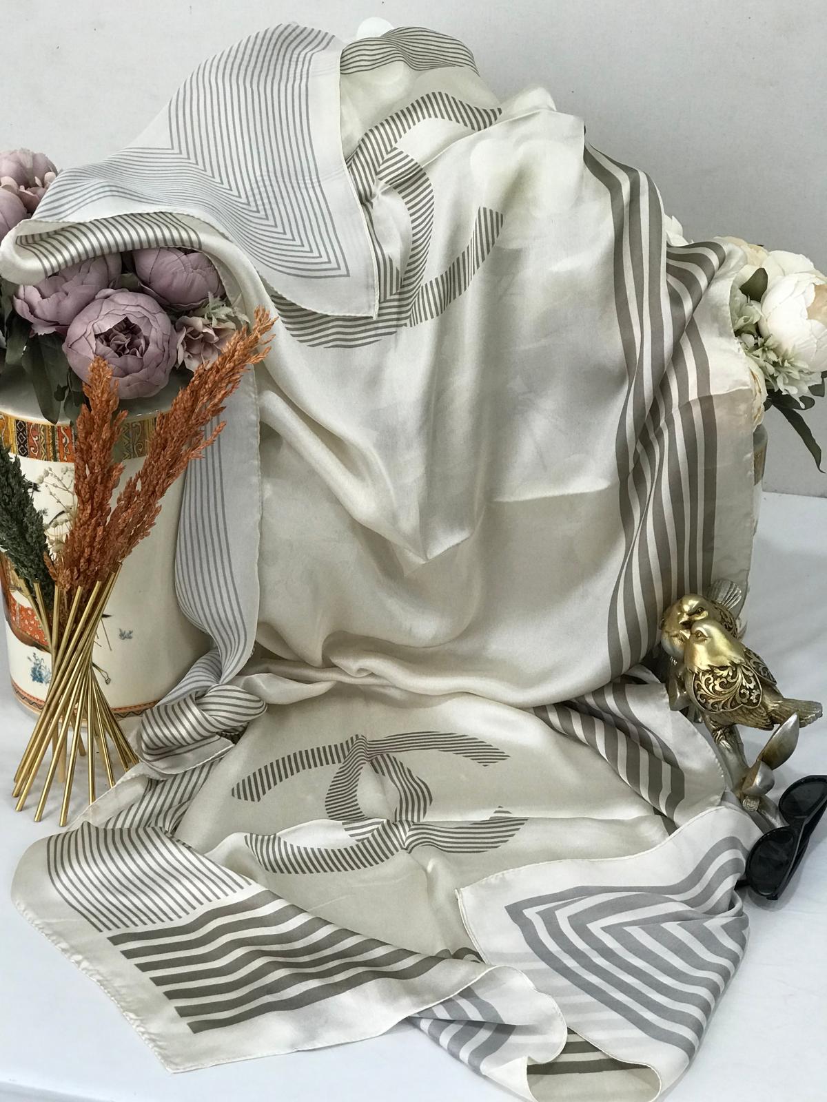 Chanel Çift Taraflı Vual İpek Şal -Gold