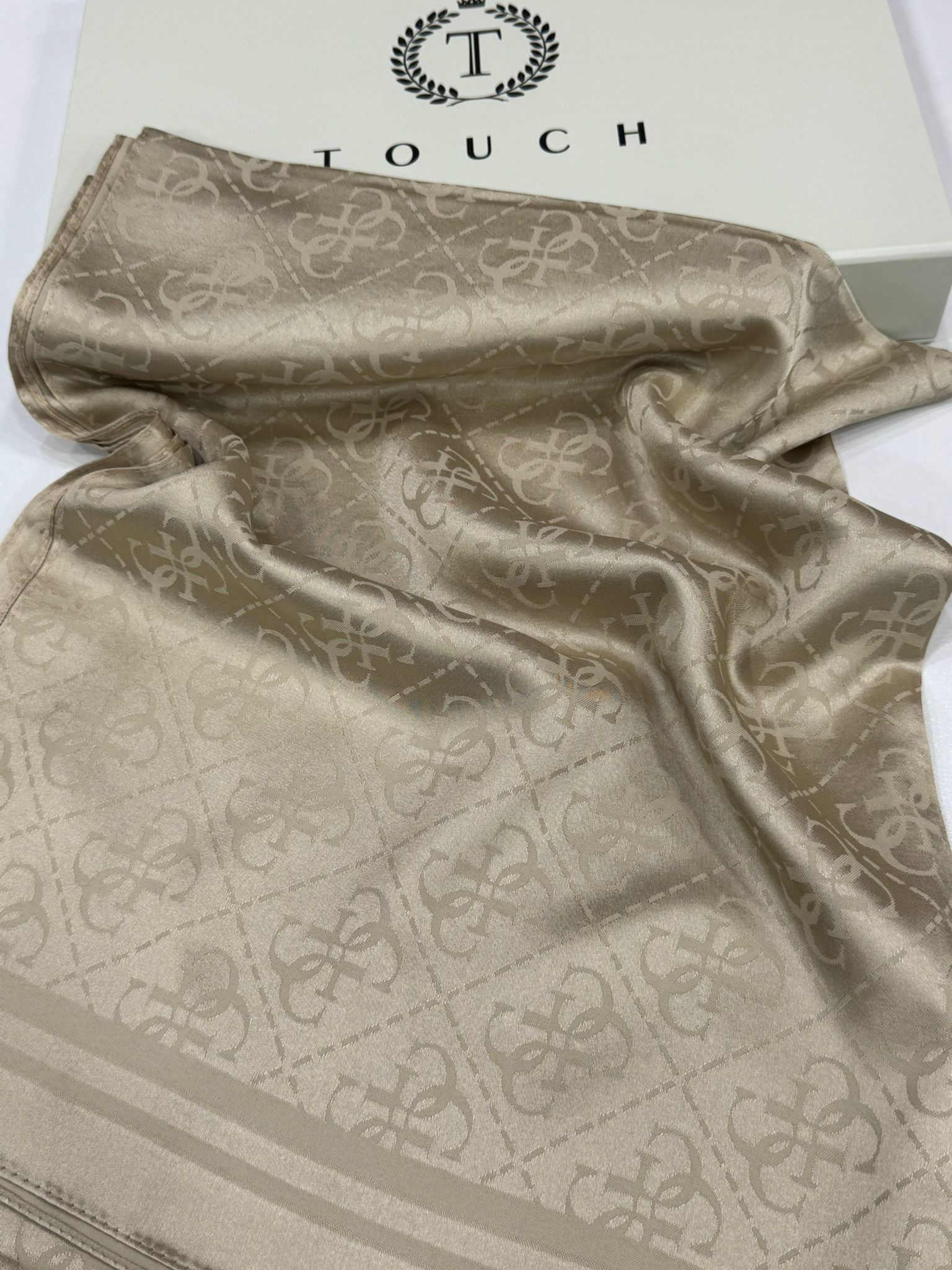 Guess Desen İpeksi Jakar Şal-75896-Vizon