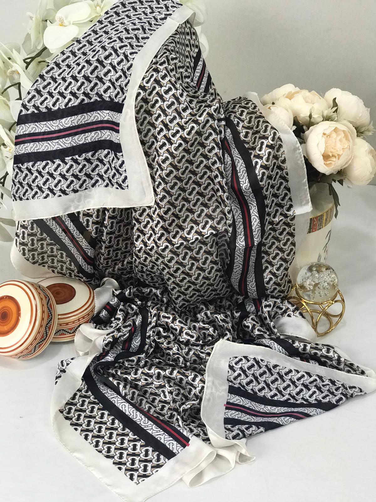 Burberry Çift Taraflı Vual İpek Şal -ekru