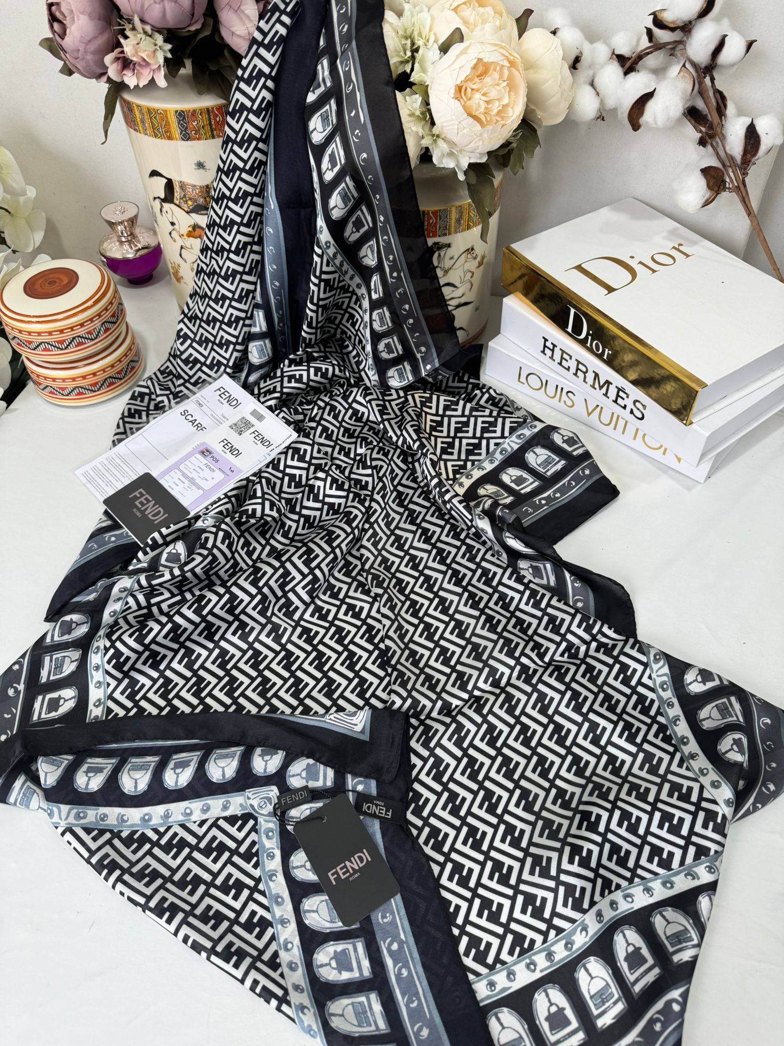 Fendi Çift Taraflı Vual İpek Şal 11143 - Ekru-Siyah