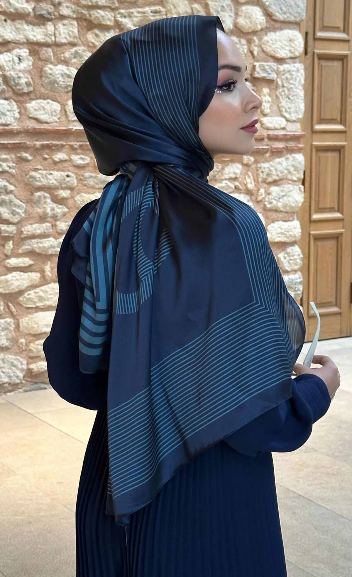 Chanel Çift Taraflı Vual İpek Şal -Siyaha Lacivert - Görsel 2