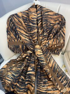 Channel Çizgili leopar çifttaraflı vual ipek şal-43080 Açık kahve