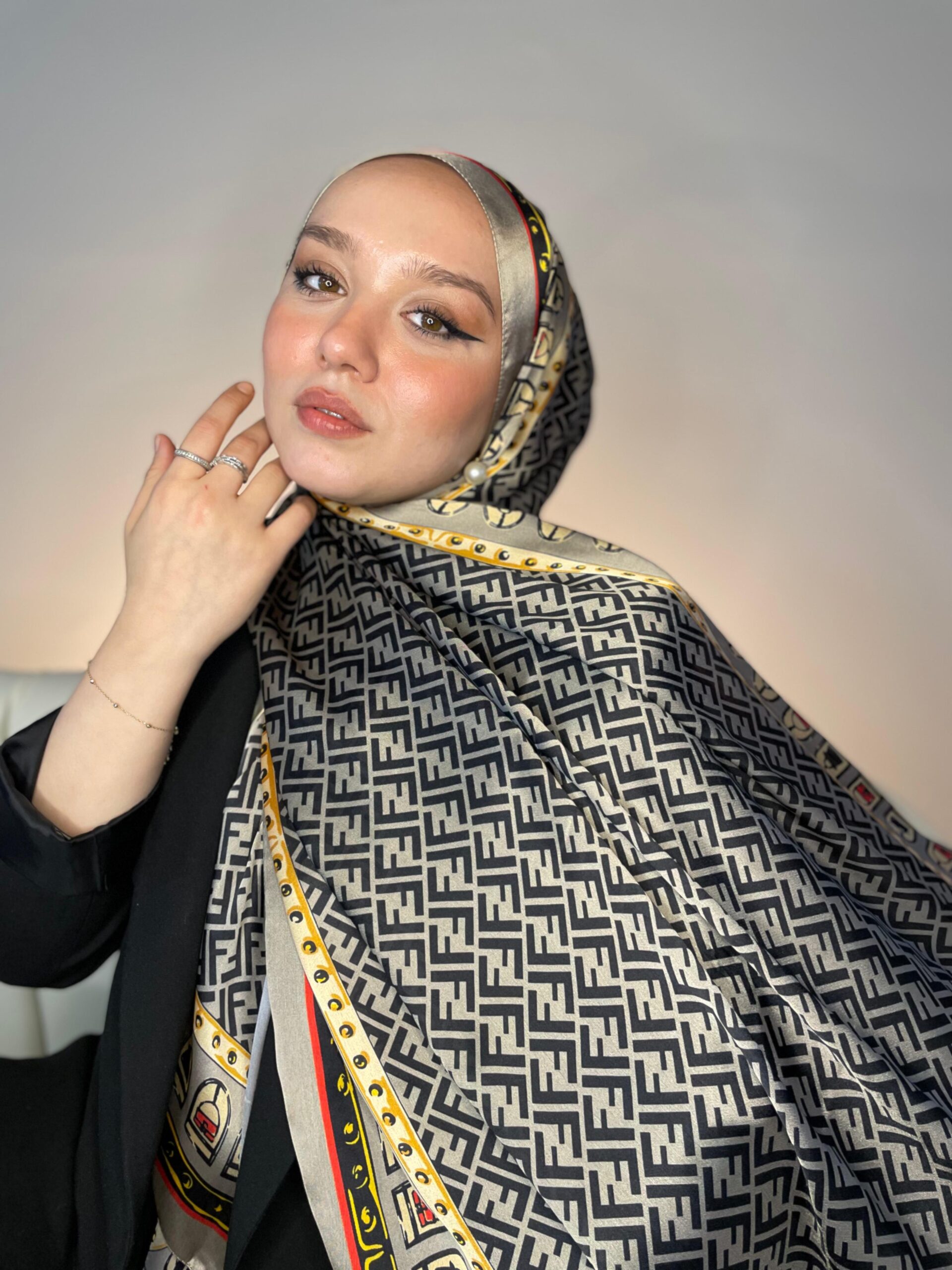 Fendi Çift Taraflı Vual İpek Şal 11143 - Vizon - Görsel 2