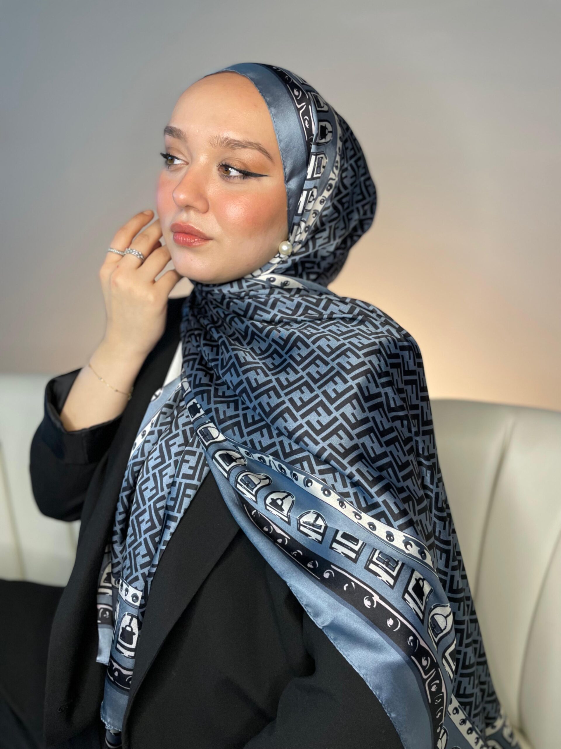 Fendi Çift Taraflı Vual İpek Şal 11143 - Antrasit- Füme - Görsel 2