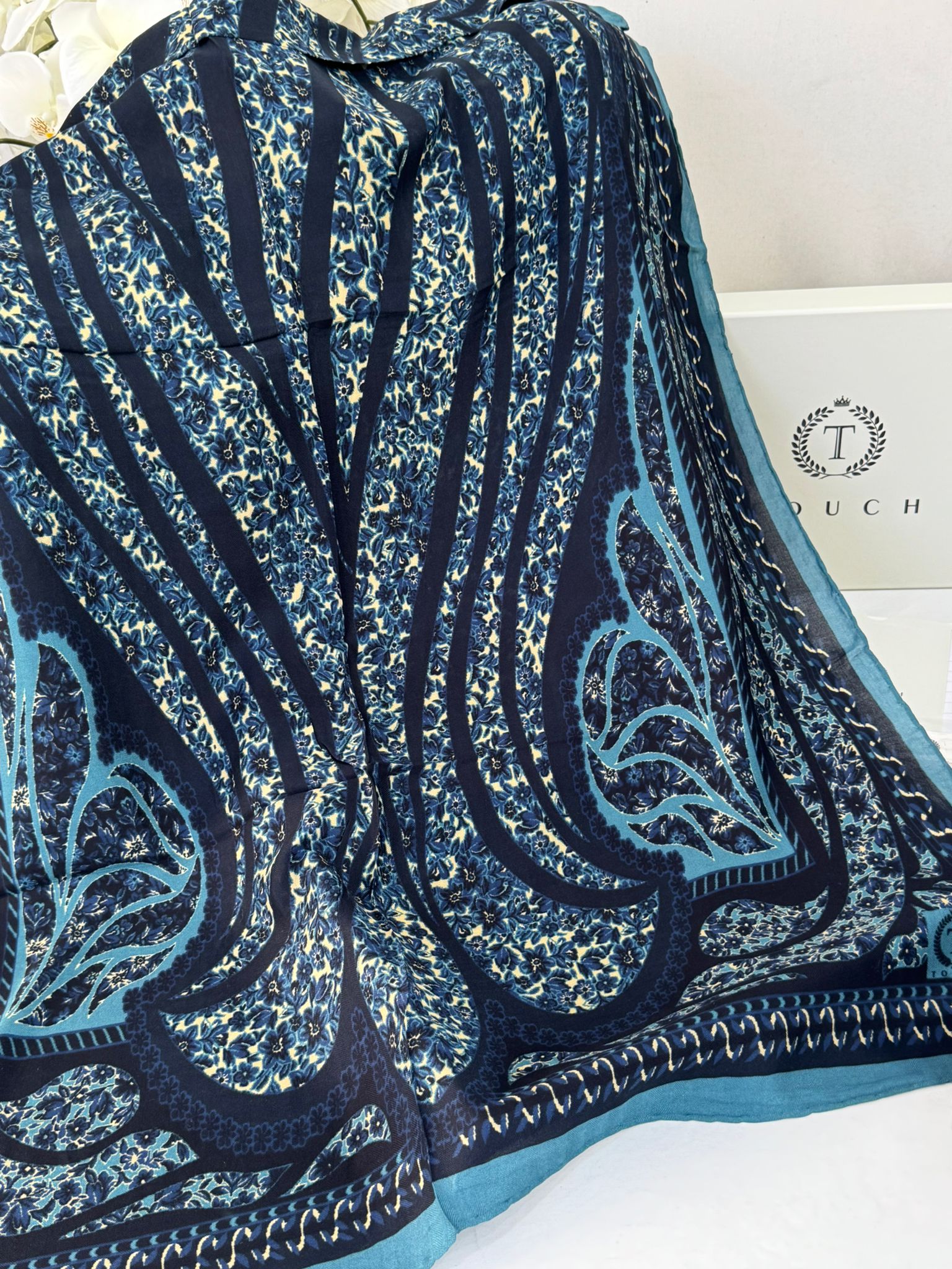 Touch İthal Etnik Desen Yün İpek Şal- 34660 - Lacivert Bebe Mavisi - Görsel 2