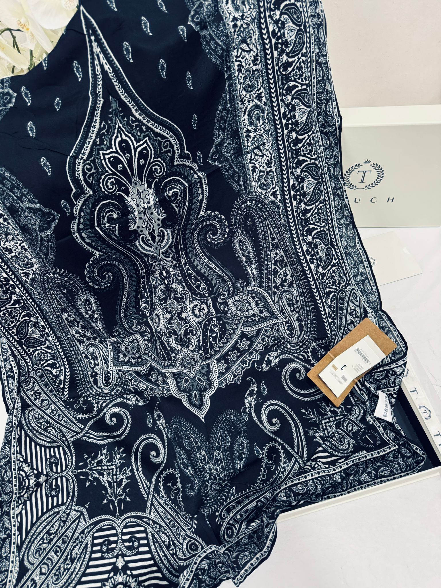 Touch İthal Etnik Desen Yün İpek Şal- 34880 - Siyah - Görsel 2