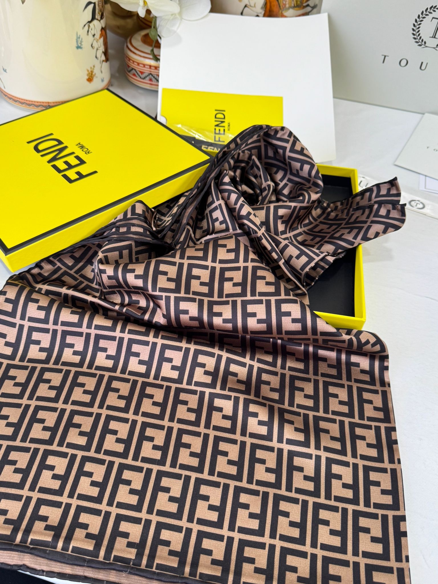 İthal Çifttaraflı Fendi İnci Vual İpek Şal-14500 -Kahve - Görsel 2