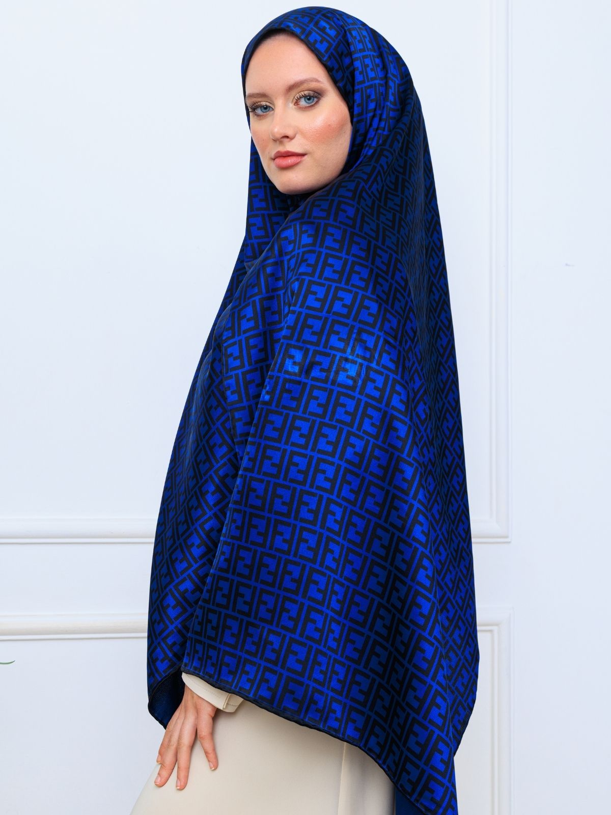 İthal Çifttaraflı Fendi İnci Vual İpek Şal-14500 -Lacivert - Görsel 2