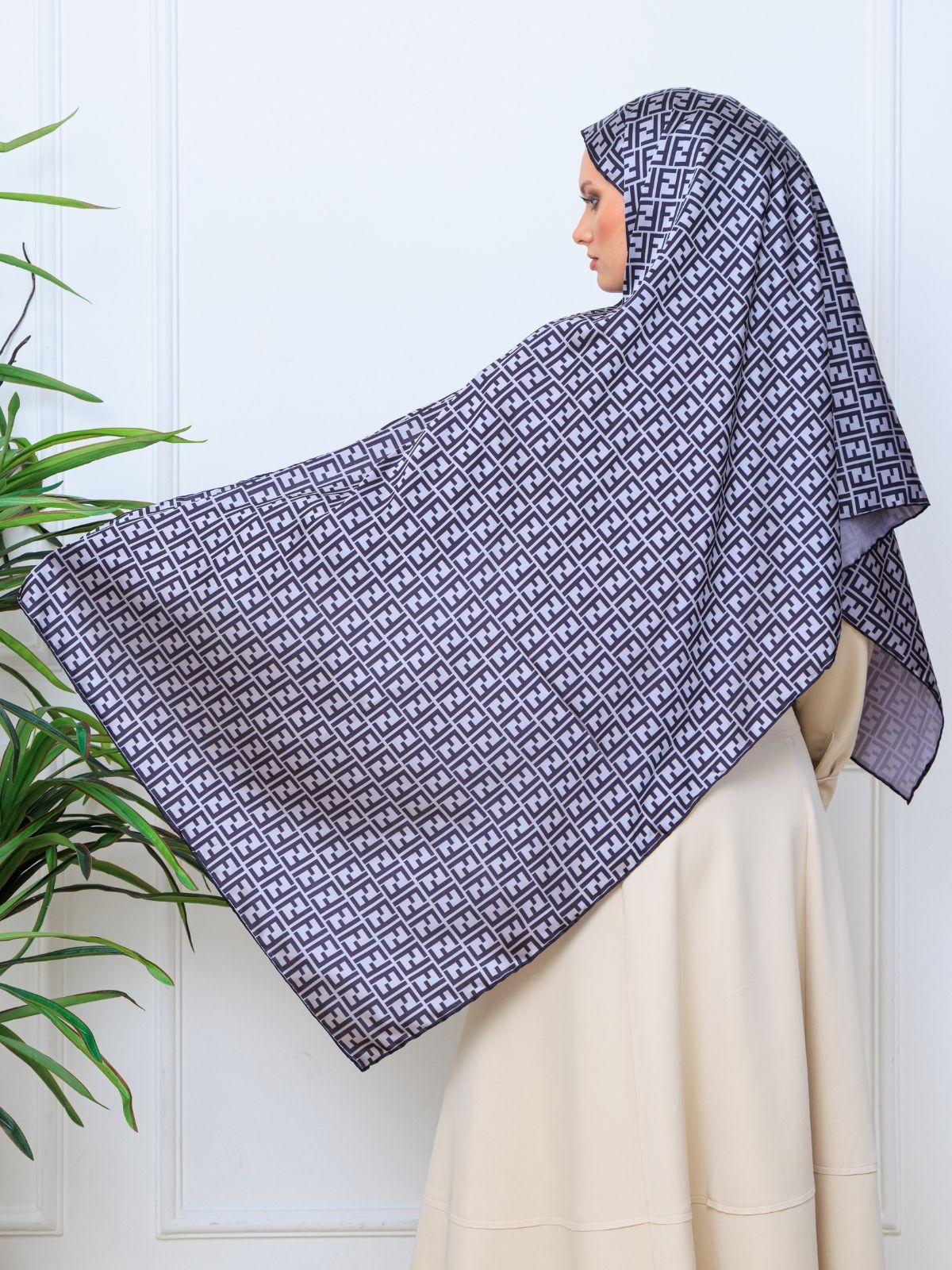 İthal Çifttaraflı Gucci İnci Vual İpek Şal-50140-Gri - Görsel 3