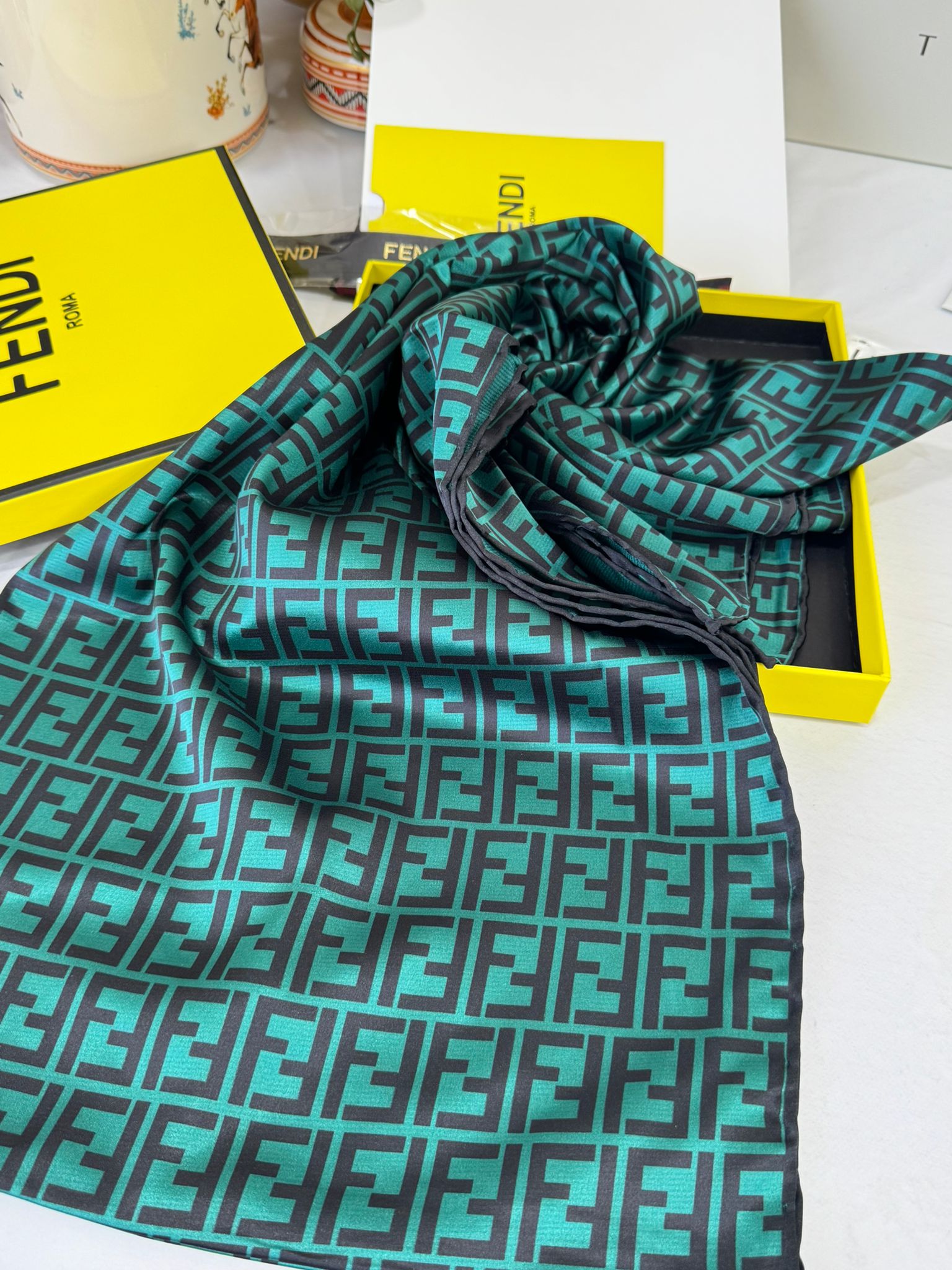 İthal Çifttaraflı Fendi İnci Vual İpek Şal-14500 -Zümrüt - Görsel 7