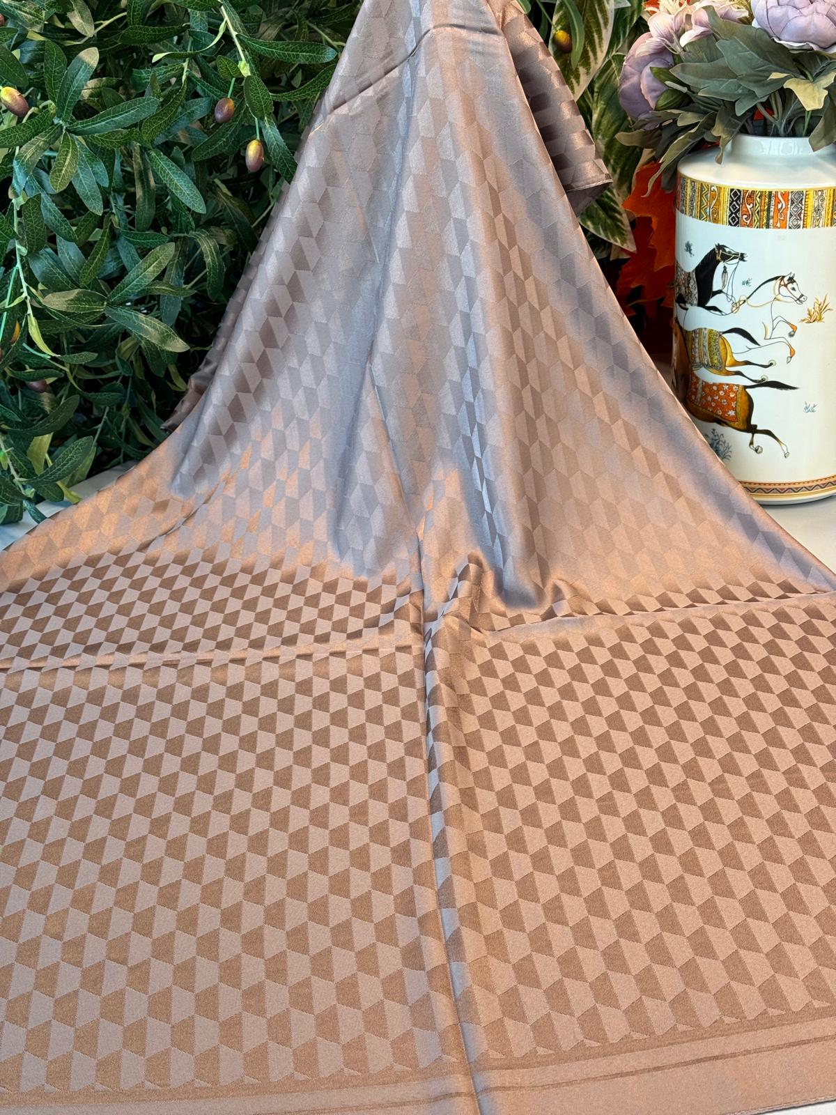 Qoza Desen İpeksi Jakar Şal - Latte