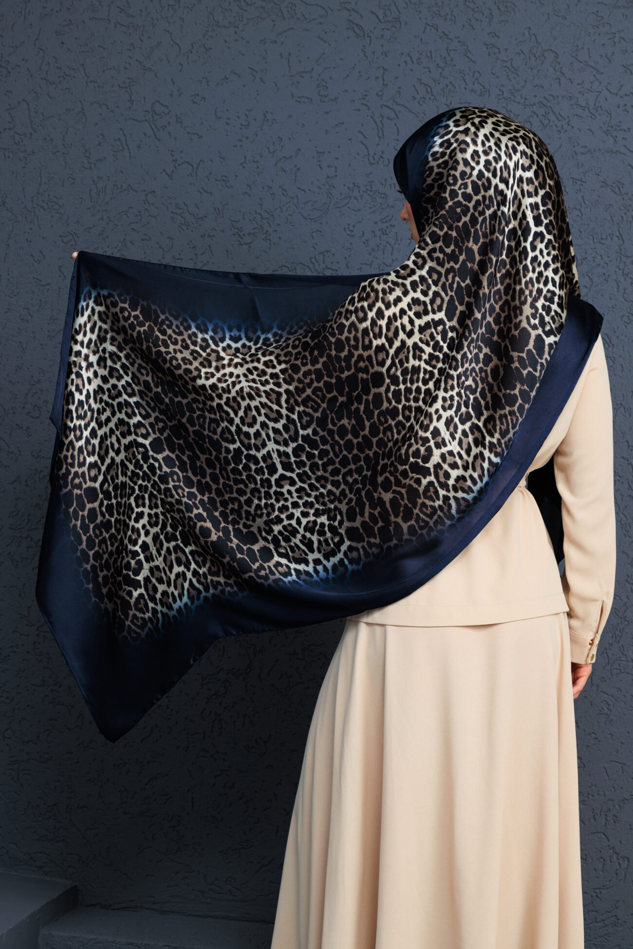 Touch İthal Leopar Vual İpek Şal - 998890 - Lacivert - Görsel 3