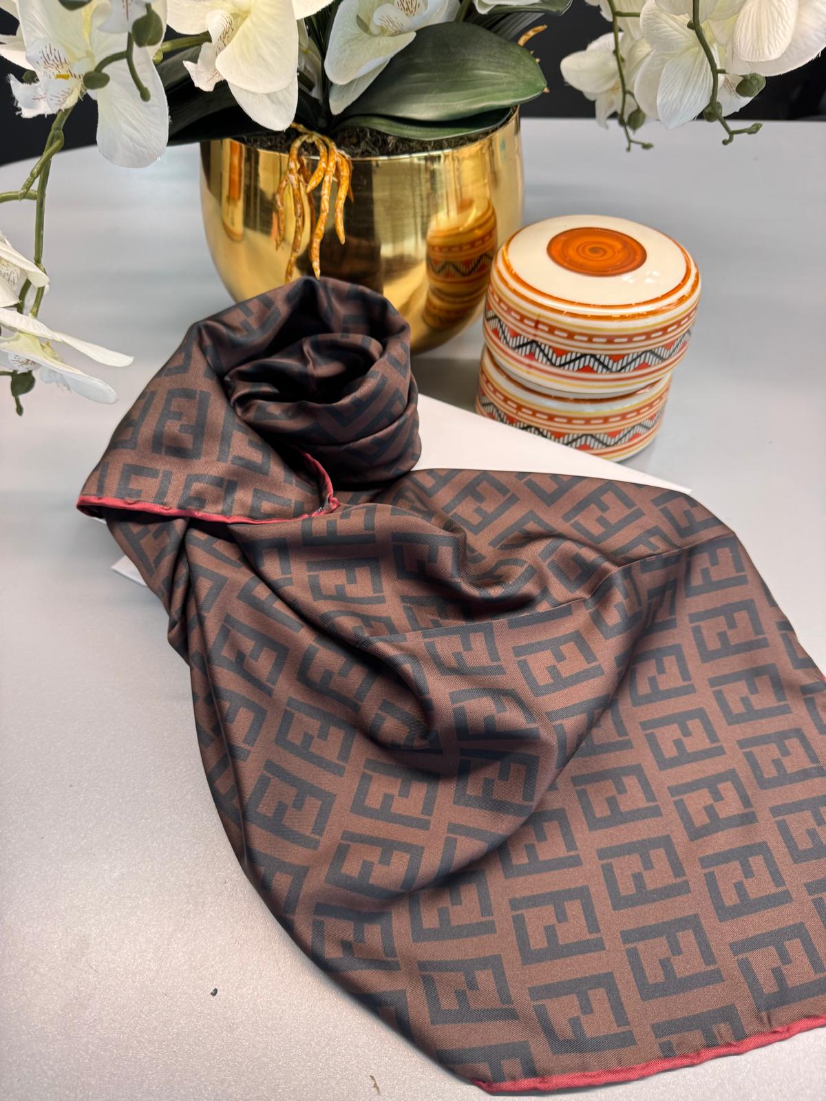 Fendi Kırmızı Biyeli Twil Eşarp - Görsel 2