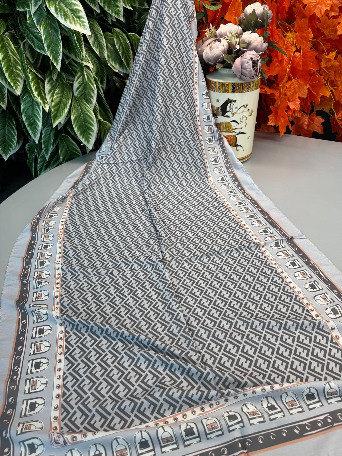 Fendi Monogram Pamuk Soft Şal 64302 - Füme - Görsel 2