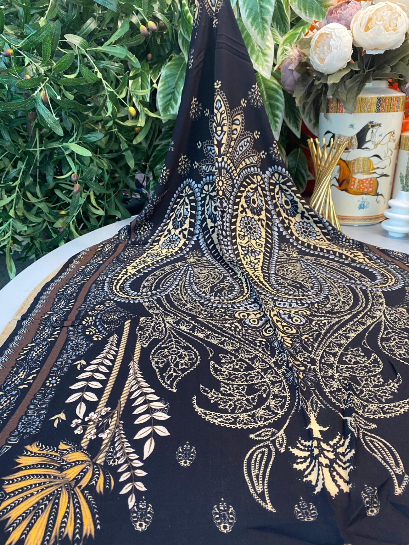 Touch İthal Etnik Desen Yün İpek Şal-Bej-Siyah