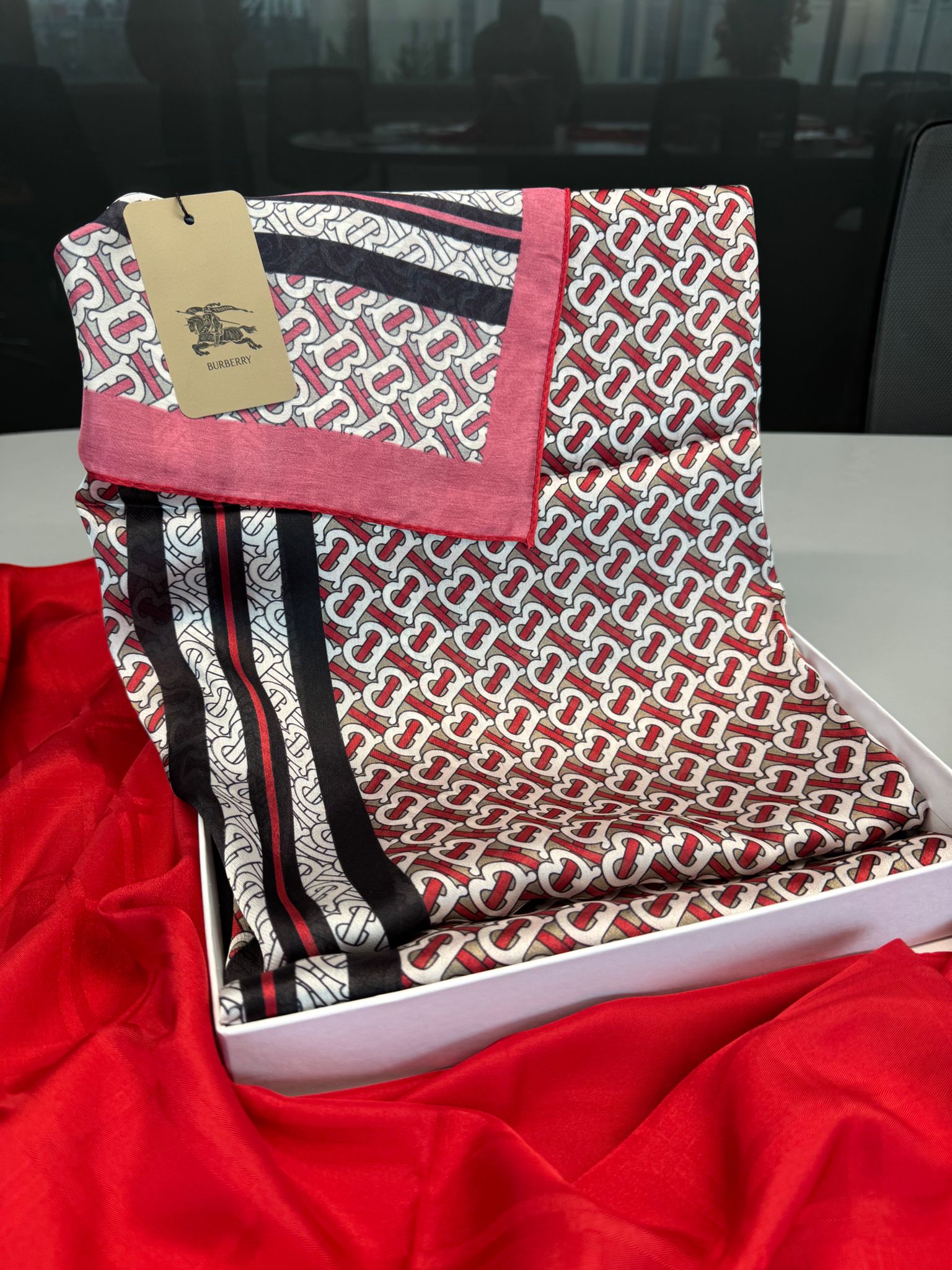 Burberry Çift Taraflı İthal Vual İpel Şal 78631 -  kırmızı-beyaz - Görsel 2