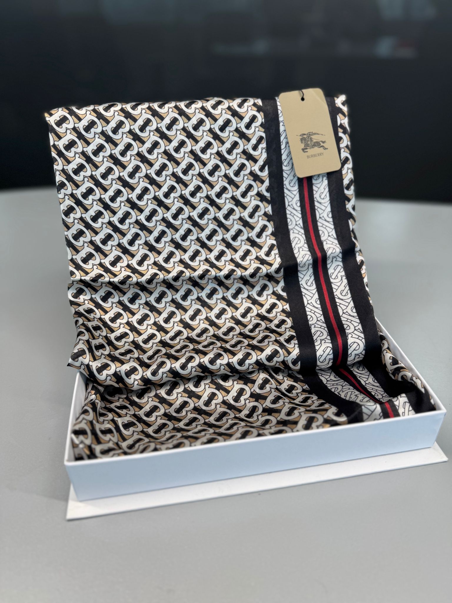 Burberry Çift Taraflı İthal Vual İpel Şal 78631 - siyah-vizon - Görsel 3