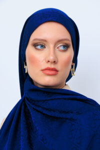 Guess Desen İpeksi Jakar Şal-75896- Saks