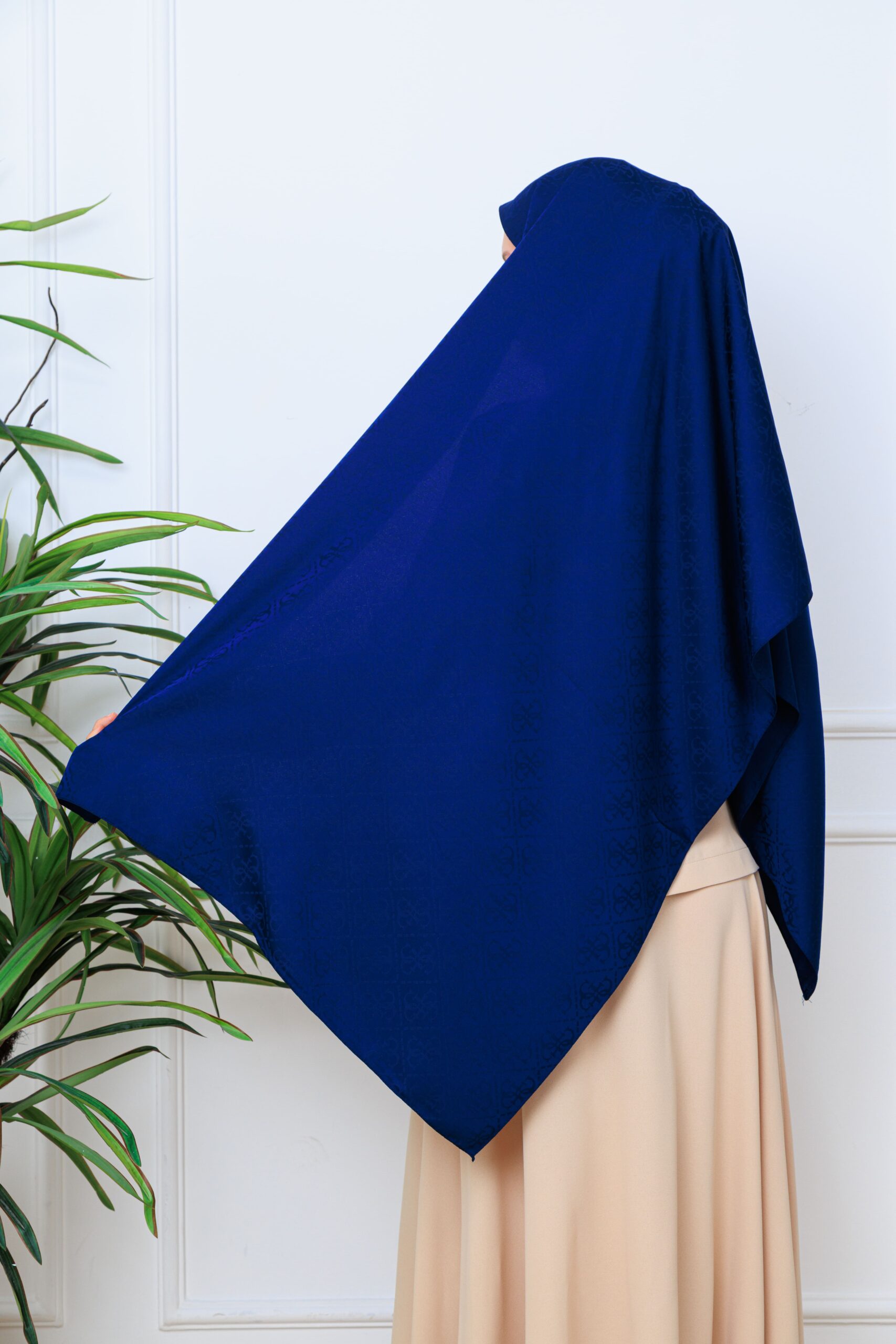 Guess Desen İpeksi Jakar Şal-75896- Saks - Görsel 4